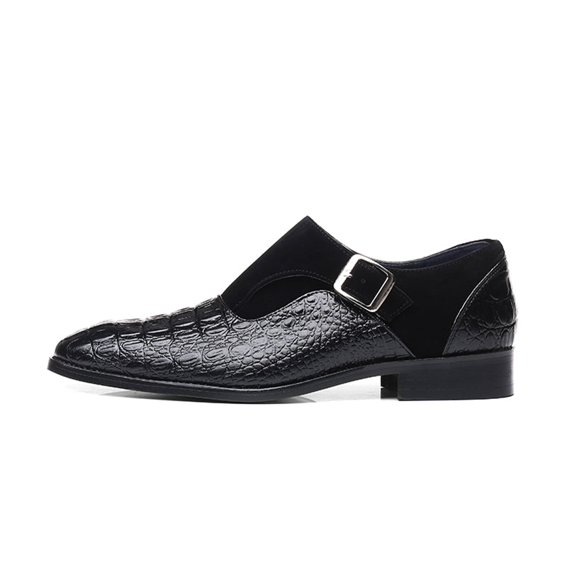 Sapatos clássicos com padrão de pele de cobra