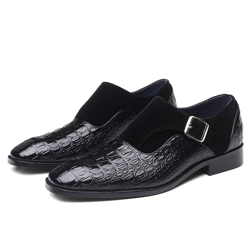 Sapatos clássicos com padrão de pele de cobra