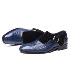 Sapatos clássicos com padrão de pele de cobra
