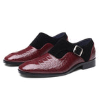 Sapatos clássicos com padrão de pele de cobra